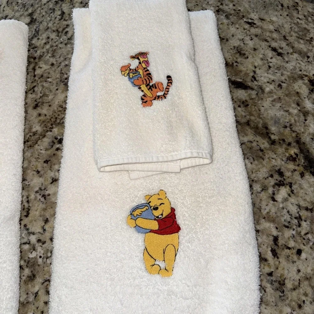 Winnie the Pooh Bath towel hand Towel Disney bathroom embroidered Logos 5408